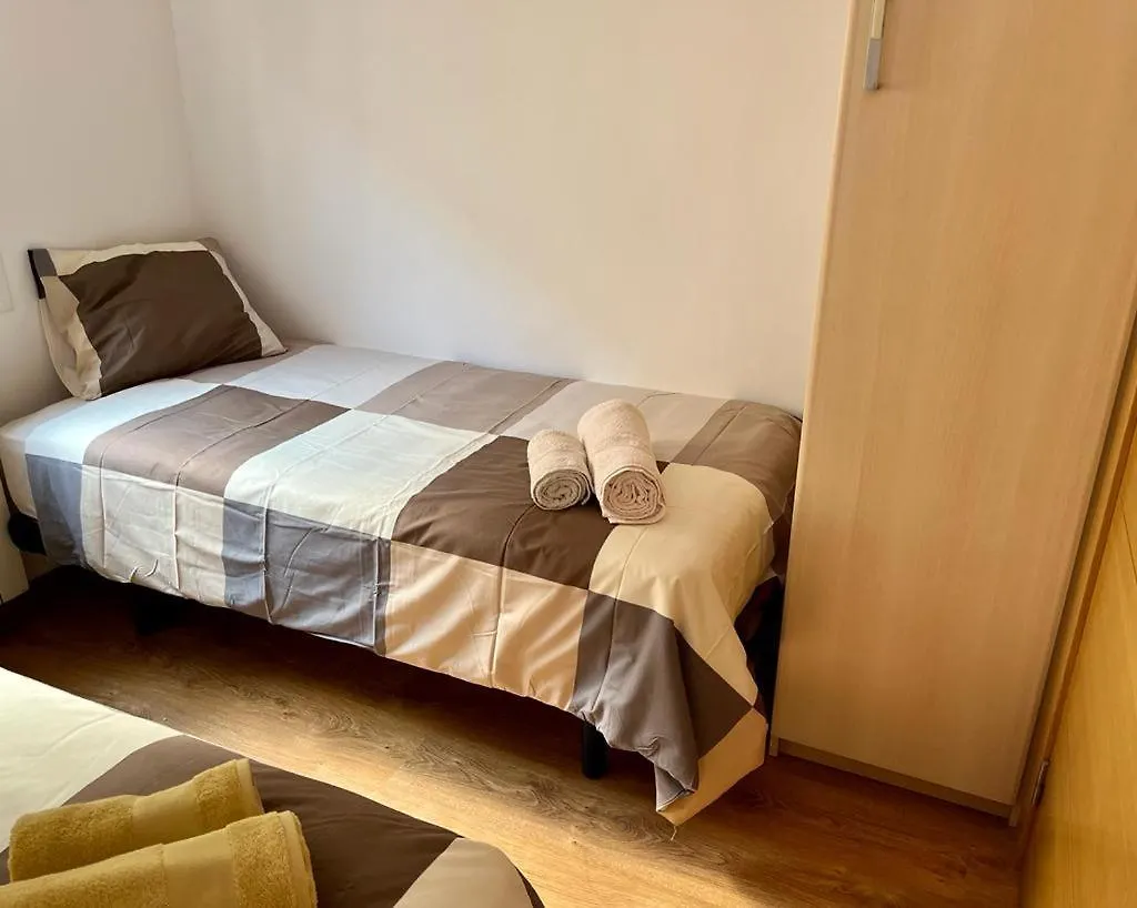 Large Apartment Near Fira And City Center L’Hospitalet de Llobregat 0*,  Spanien